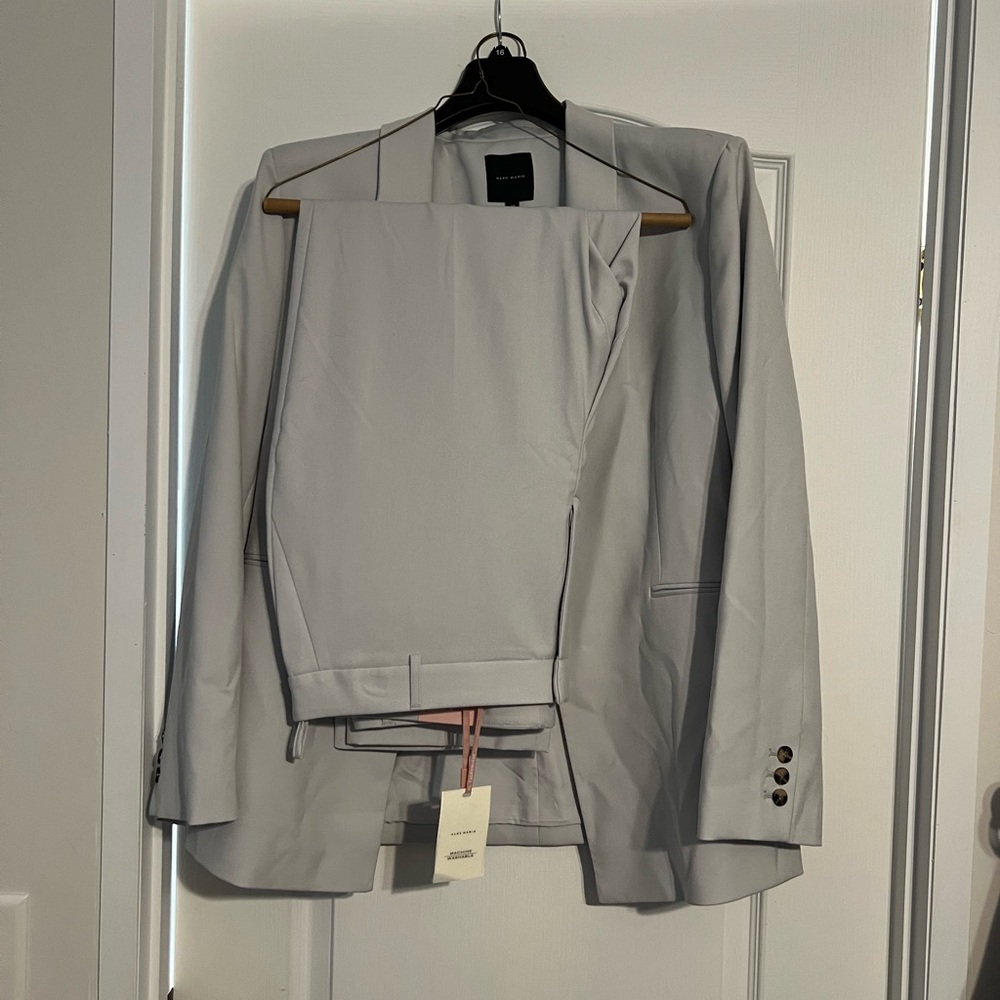 Alex Marie Anywhere Everywhere light gray suit. Size 16